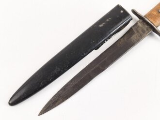 Kampfmesser / Stiefelmesser Luftwaffe. Beschliffen und gedunkelte Klinge , Scheide Originallack