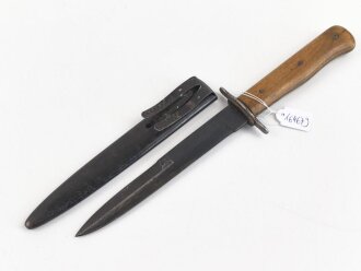 Kampfmesser / Stiefelmesser Luftwaffe. Leicht beschliffen und gedunkelte Klinge mit Hersteller ? " S", Scheide Originallack