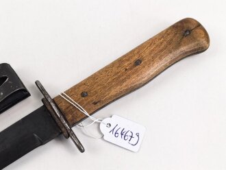 Kampfmesser / Stiefelmesser Luftwaffe. Leicht beschliffen und gedunkelte Klinge mit Hersteller ? " S", Scheide Originallack