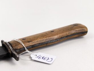 Kampfmesser / Stiefelmesser Luftwaffe. Leicht beschliffen und gedunkelte Klinge mit Hersteller ? " S", Scheide Originallack