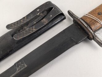 Kampfmesser / Stiefelmesser Luftwaffe. Leicht beschliffen und gedunkelte Klinge mit Hersteller ? " S", Scheide Originallack