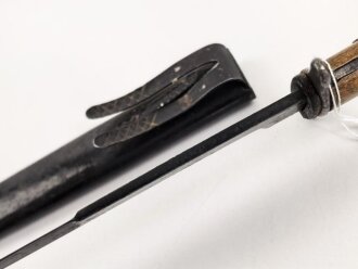 Kampfmesser / Stiefelmesser Luftwaffe. Leicht beschliffen und gedunkelte Klinge mit Hersteller ? " S", Scheide Originallack