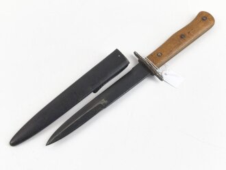 Kampfmesser / Stiefelmesser Luftwaffe. Leicht beschliffen und gedunkelte Klinge mit Hersteller ? " S", Scheide Originallack