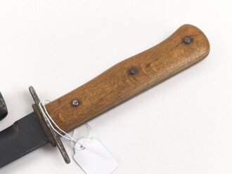 Kampfmesser / Stiefelmesser Luftwaffe. Leicht beschliffen und gedunkelte Klinge mit Hersteller ? " S", Scheide Originallack