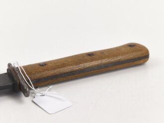 Kampfmesser / Stiefelmesser Luftwaffe. Leicht beschliffen und gedunkelte Klinge mit Hersteller ? " S", Scheide Originallack