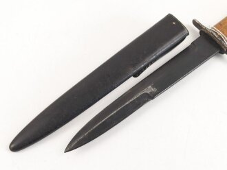 Kampfmesser / Stiefelmesser Luftwaffe. Leicht beschliffen und gedunkelte Klinge mit Hersteller ? " S", Scheide Originallack