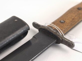 Kampfmesser / Stiefelmesser Luftwaffe. Leicht beschliffen und gedunkelte Klinge mit Hersteller ? " S", Scheide Originallack