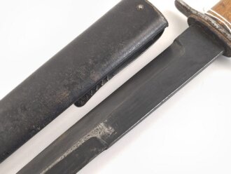 Kampfmesser / Stiefelmesser Luftwaffe. Leicht beschliffen und gedunkelte Klinge mit Hersteller ? " S", Scheide Originallack