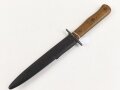 Kampfmesser / Stiefelmesser Luftwaffe. Leicht beschliffen und gedunkelte Klinge mit Hersteller ? " S", Scheide Originallack
