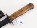 Kampfmesser / Stiefelmesser Luftwaffe. Leicht beschliffen und gedunkelte Klinge mit Hersteller ? " S", Scheide Originallack