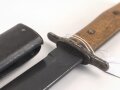 Kampfmesser / Stiefelmesser Luftwaffe. Leicht beschliffen und gedunkelte Klinge mit Hersteller ? " S", Scheide Originallack