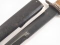 Kampfmesser / Stiefelmesser Luftwaffe. Leicht beschliffen und gedunkelte Klinge mit Hersteller ? " S", Scheide Originallack