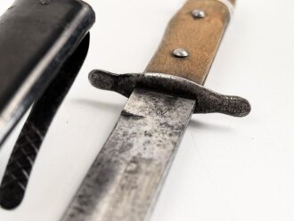 Kampfmesser / Stiefelmesser Luftwaffe. Leicht beschliffene Klinge mit Hersteller ? " W", Scheide Originallack