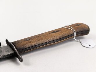 Kampfmesser / Stiefelmesser Luftwaffe. Leicht beschliffene Klinge mit Hersteller ? " W", Scheide Originallack