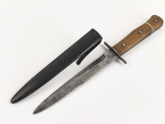 Kampfmesser / Stiefelmesser Luftwaffe. Leicht beschliffene Klinge mit Hersteller ? " W", Scheide Originallack