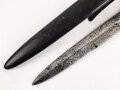 Kampfmesser / Stiefelmesser Luftwaffe. Leicht beschliffene Klinge mit Hersteller ? " W", Scheide Originallack