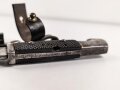 1.Weltkrieg, Grabendolch für Offiziere, Gereinigtes Stück, ungewöhnliche "Löcher" in der oberen Griffschale, die Halteschlaufe neuzeitlich ergänzt. Scheide Originallack