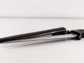 1.Weltkrieg  Grabendolch. Metallgriff, ordentliche Klinge, Originallack. Ungereinigtes Stück