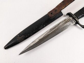 1.Weltkrieg  Grabendolch. Metallgriff, ordentliche Klinge, Originallack. Ungereinigtes Stück