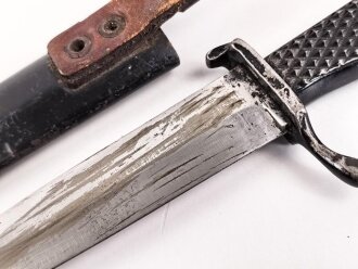 1.Weltkrieg  Grabendolch. Metallgriff, ordentliche Klinge, Originallack. Ungereinigtes Stück