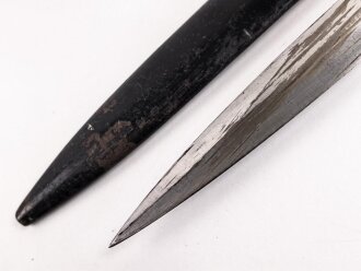1.Weltkrieg  Grabendolch. Metallgriff, ordentliche Klinge, Originallack. Ungereinigtes Stück