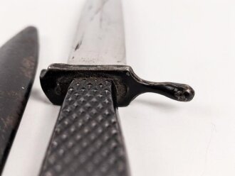 1.Weltkrieg  Grabendolch. Metallgriff, ordentliche Klinge, Originallack. Ungereinigtes Stück