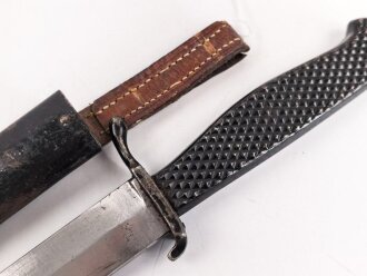 1.Weltkrieg  Grabendolch. Metallgriff, ordentliche Klinge, Originallack. Ungereinigtes Stück