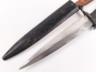 1.Weltkrieg  Grabendolch. Metallgriff, ordentliche Klinge, Originallack. Ungereinigtes Stück