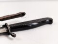 1.Weltkrieg  Grabendolch. Metallgriff, ordentliche Klinge, Originallack. Ungereinigtes Stück