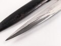 1.Weltkrieg  Grabendolch. Metallgriff, ordentliche Klinge, Originallack. Ungereinigtes Stück