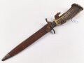 1.Weltkrieg  Grabendolch. Eigentumstück mit Hirschhorngriffschalen und Lederscheide.Hersteller Carl Wüsthof Solingen. Das Griffleder scheinbar leicht geschrumpft, lässt sich nicht schliessen. Gewaltige Gesamtlänge ohne Scheide von knapp 33cm