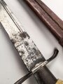 1.Weltkrieg  Grabendolch. Eigentumstück mit Hirschhorngriffschalen und Lederscheide.Hersteller Carl Wüsthof Solingen. Das Griffleder scheinbar leicht geschrumpft, lässt sich nicht schliessen. Gewaltige Gesamtlänge ohne Scheide von knapp 33cm