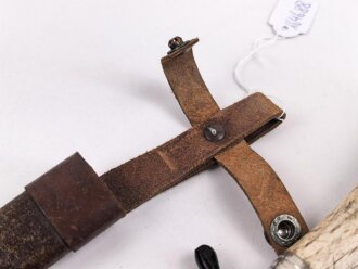1.Weltkrieg  Grabendolch. Eigentumstück mit Hirschhorngriffschalen und Lederscheide. Die Klinge leicht beschliffen, sonst guter Gesamtzustand #1
