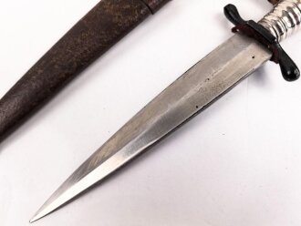 1.Weltkrieg  Grabendolch. Eigentumstück mit Hirschhorngriffschalen und Lederscheide. Die Klinge leicht beschliffen, sonst guter Gesamtzustand #1