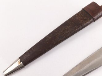 1.Weltkrieg  Grabendolch. Eigentumstück mit Hirschhorngriffschalen und Lederscheide. Die Klinge leicht beschliffen, sonst guter Gesamtzustand #1