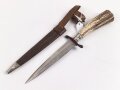 1.Weltkrieg  Grabendolch. Eigentumstück mit Hirschhorngriffschalen und Lederscheide. Die Klinge leicht beschliffen, sonst guter Gesamtzustand #1