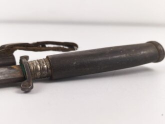 1.Weltkrieg  Grabendolch. Eigentumstück mit Holzgriffschalen . Die Klingenspitze ist abgebrochen