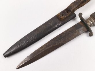 1.Weltkrieg  Grabendolch. Eigentumstück mit Holzgriffschalen . Die Klingenspitze ist abgebrochen