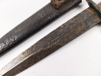 1.Weltkrieg  Grabendolch. Eigentumstück mit Holzgriffschalen . Die Klingenspitze ist abgebrochen