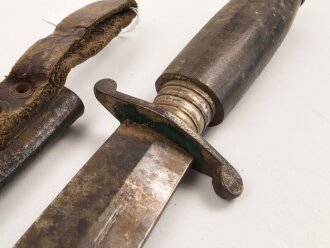 1.Weltkrieg  Grabendolch. Eigentumstück mit Holzgriffschalen . Die Klingenspitze ist abgebrochen