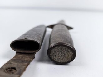 1.Weltkrieg  Grabendolch. Eigentumstück mit Holzgriffschalen . Die Klingenspitze ist abgebrochen