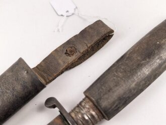 1.Weltkrieg  Grabendolch. Eigentumstück mit Holzgriffschalen . Die Klingenspitze ist abgebrochen