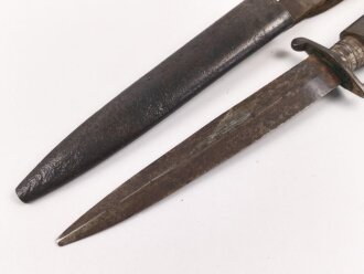 1.Weltkrieg  Grabendolch. Eigentumstück mit Holzgriffschalen . Die Klingenspitze ist abgebrochen