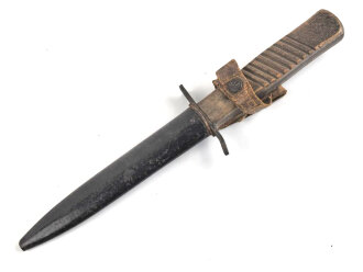 1.Weltkrieg  Grabendolch DEMAG Duisburg. Der Dolch in gutem Zustand mit Abnahme, Scheide original lackiert, das Leder defekt