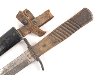 1.Weltkrieg  Grabendolch DEMAG Duisburg. Der Dolch in gutem Zustand mit Abnahme, Scheide original lackiert, das Leder defekt