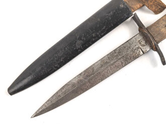 1.Weltkrieg  Grabendolch DEMAG Duisburg. Der Dolch in gutem Zustand mit Abnahme, Scheide original lackiert, das Leder defekt
