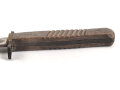 1.Weltkrieg  Grabendolch DEMAG Duisburg. Der Dolch in gutem Zustand mit Abnahme, Scheide original lackiert, das Leder defekt