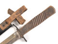 1.Weltkrieg  Grabendolch DEMAG Duisburg. Der Dolch in gutem Zustand mit Abnahme, Scheide original lackiert, das Leder defekt