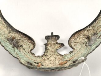 Preussen, Emblem für eine Pickelhaube für Mannschaften der Garde Regimenter. Buntmetall versilbert, Befestigungsabstand etwa 95mm