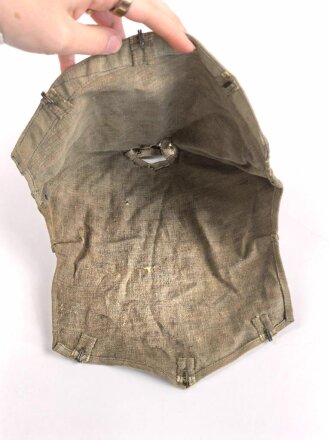 1.Weltkrieg, feldgrauer Überzug für einen  Mannschaftshelm der Kürassiere oder Jäger zu Pferd. Getragenes Stück in gutem Gesamtzustand